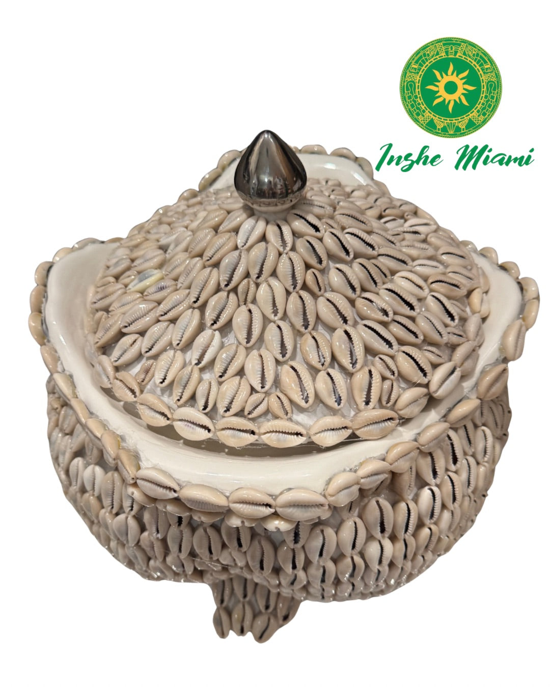Aje Set Lined with Cowrie Shells – Ceremonial Soup Tureen with Necklace and Cowrie Shells | Inshe Miami
