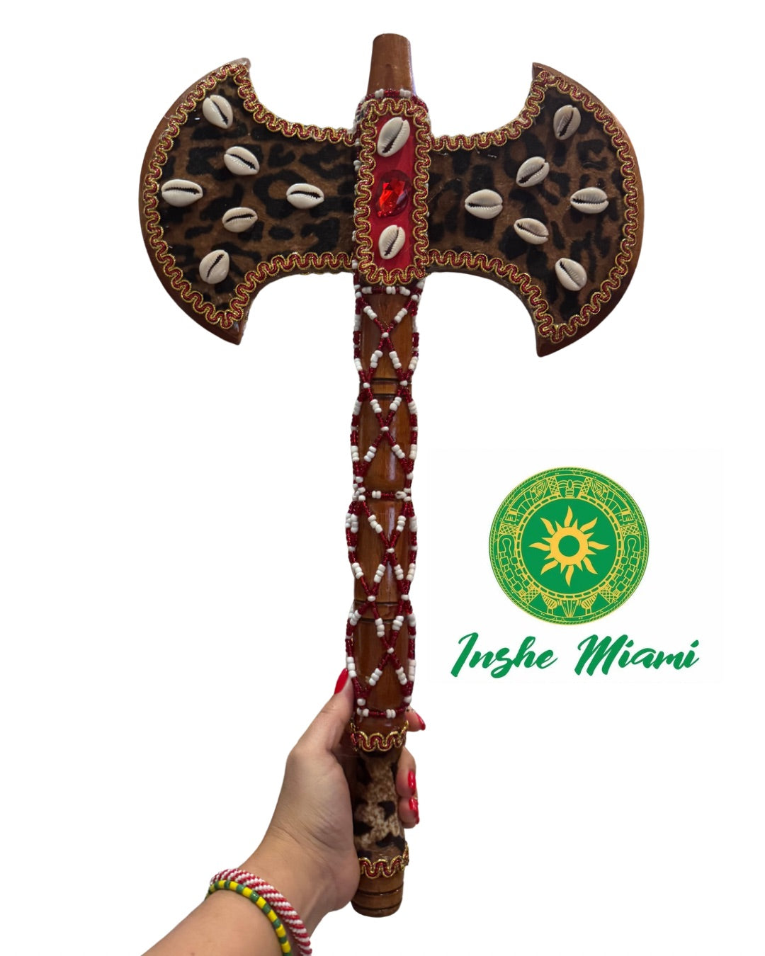 Hacha de Madera con Cuentas