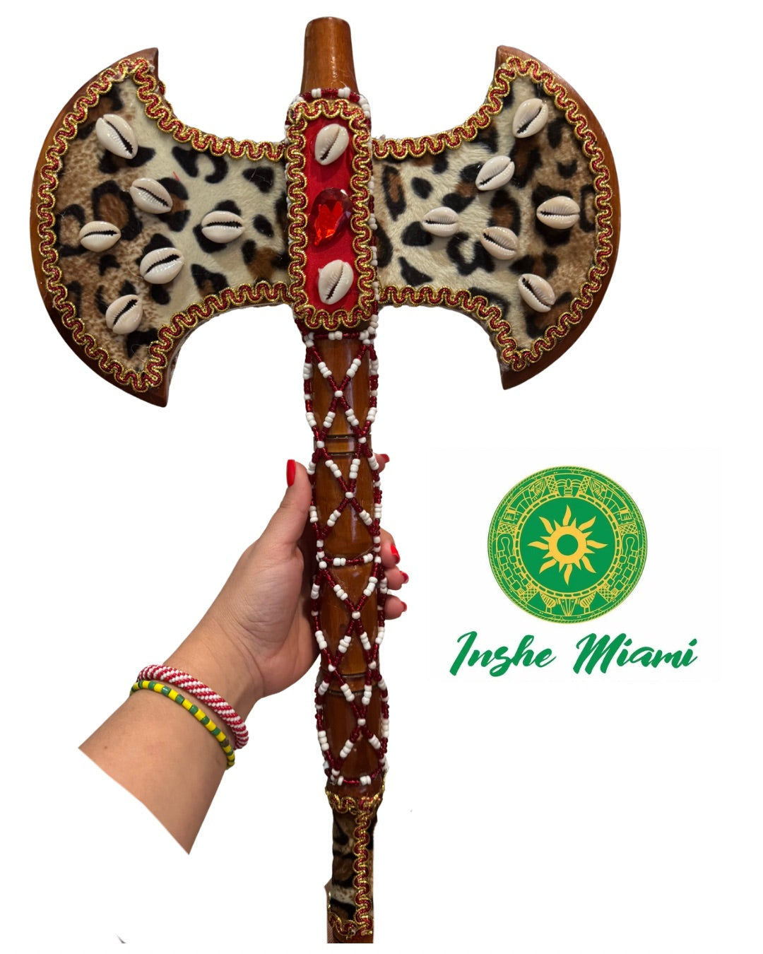 Hacha de Madera con Cuentas