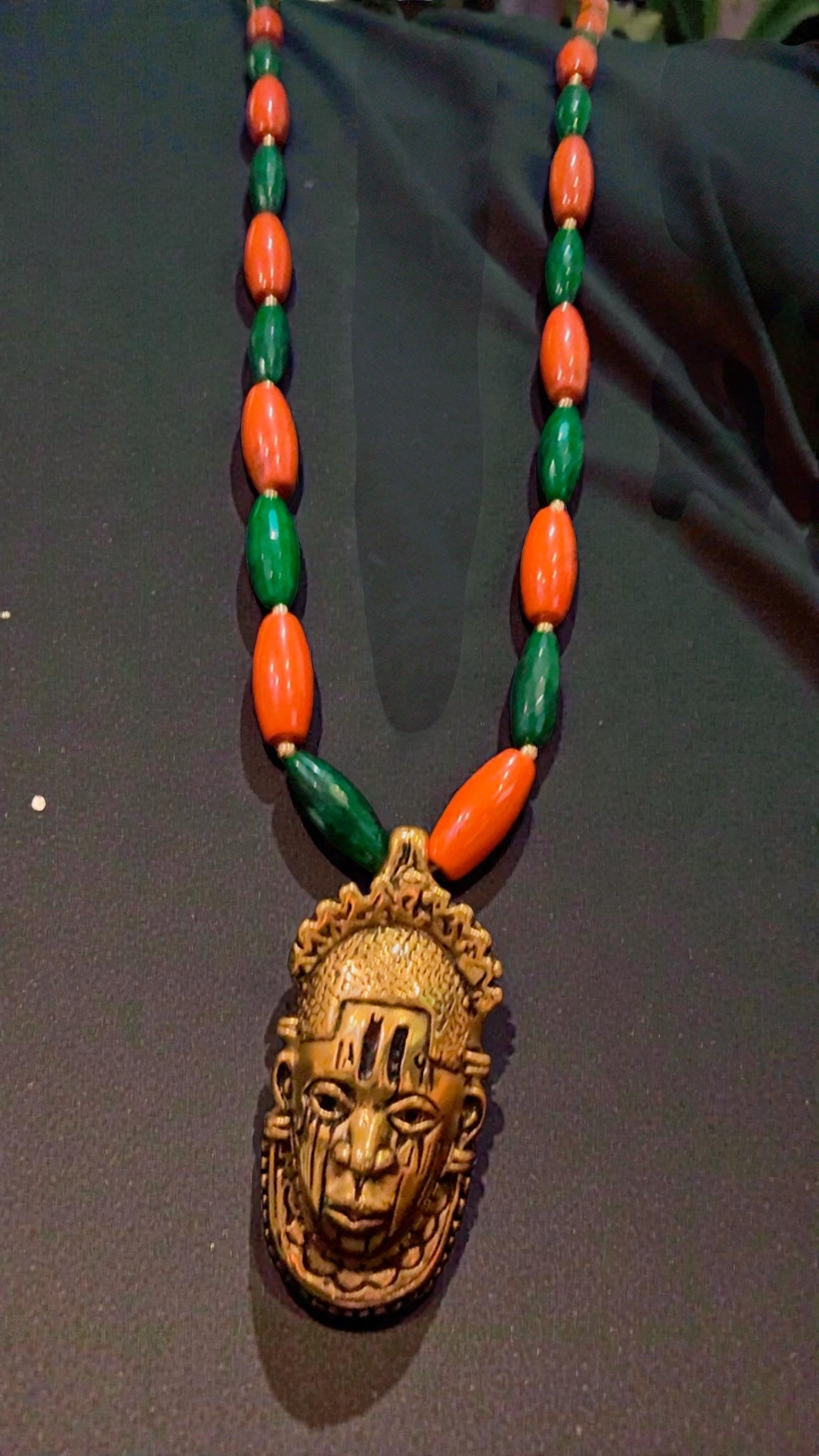 Collar Ifá Real con Cuentas de Piedra y Dije de Cabeza Yoruba