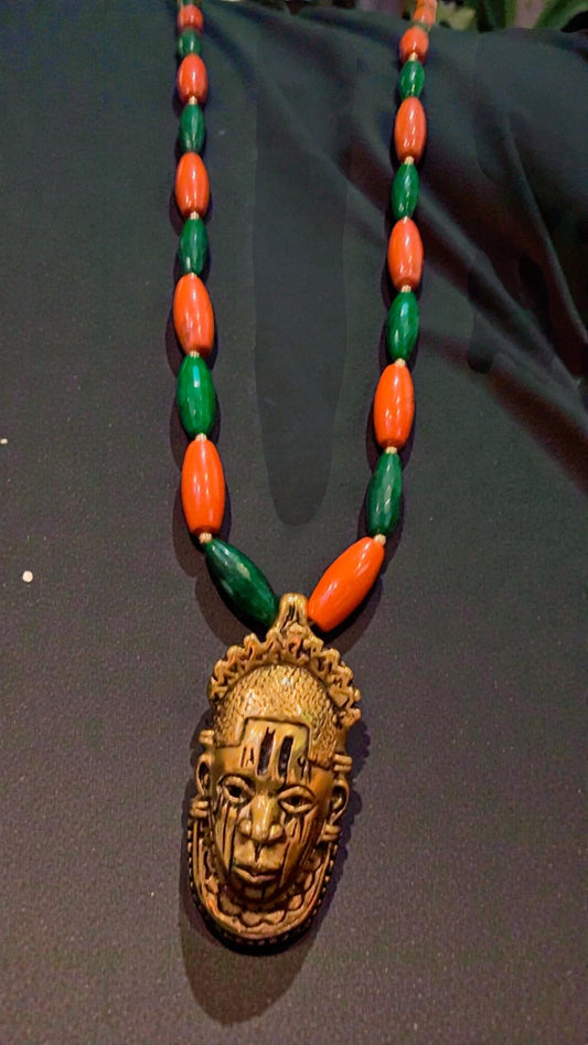 Collar Ifá Real con Cuentas de Piedra y Dije de Cabeza Yoruba